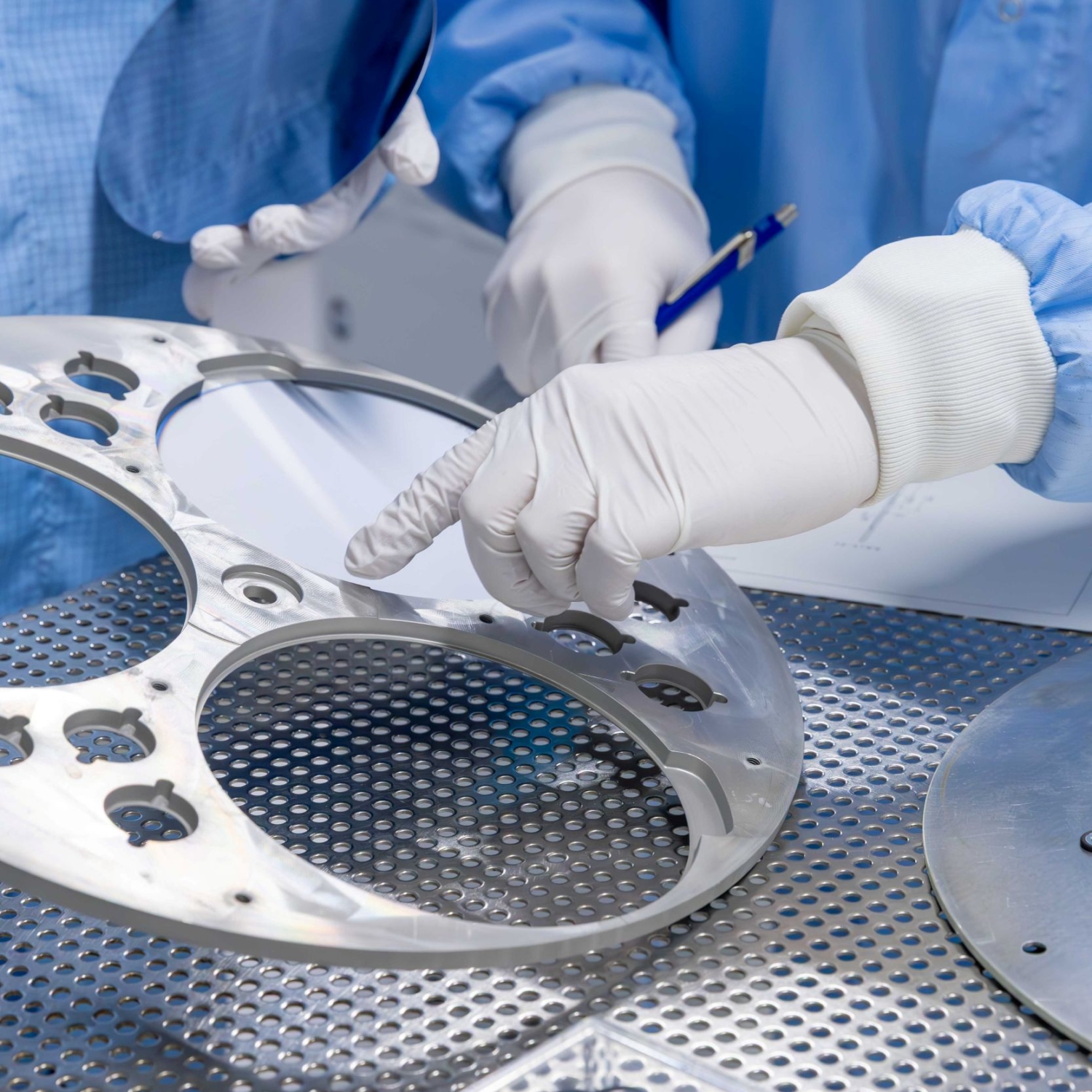 Customized substrate holder for Dual Ion Beam Sputtering (DIBS) applications.