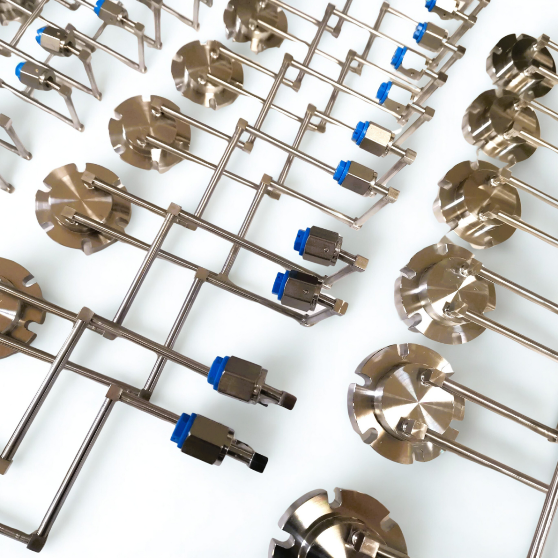 Kundenspezifische Gasdurchführungen welche im Vakuumbereich verwendet werden. Entwickelt und hergestellt nach Kundenwünschen und Bedürfnissen.