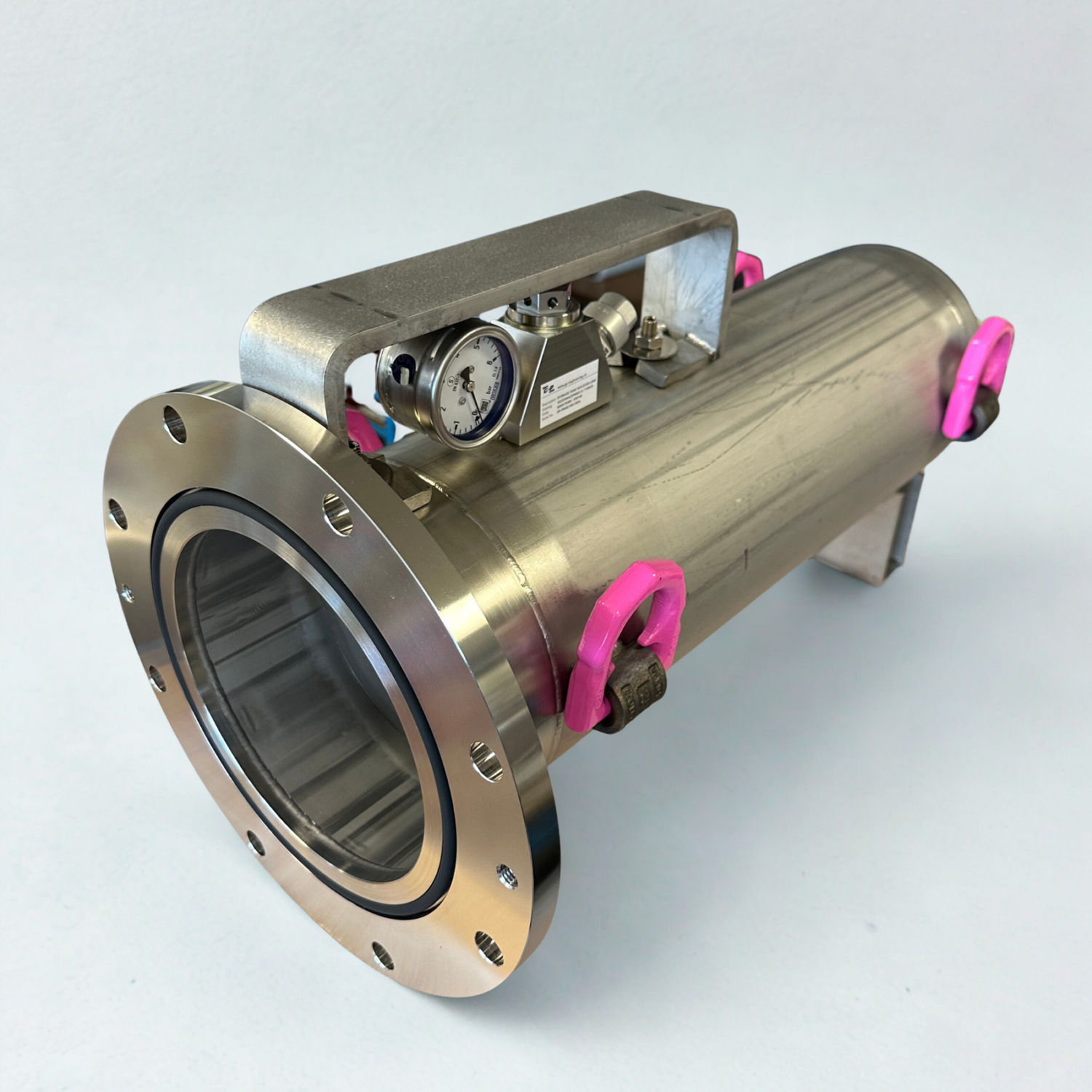 Client-specific inert gas containers for the safe and corrosion-resistant storage of high-voltage bushings