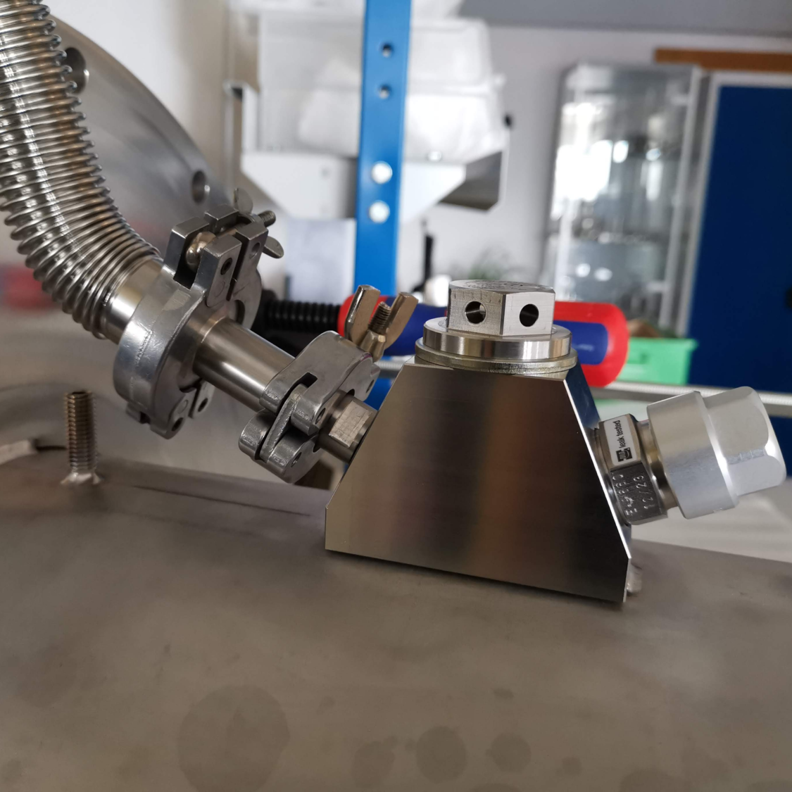 Lagerbehälter bei Dichtheitsprüfung mit Helium-Lecktest