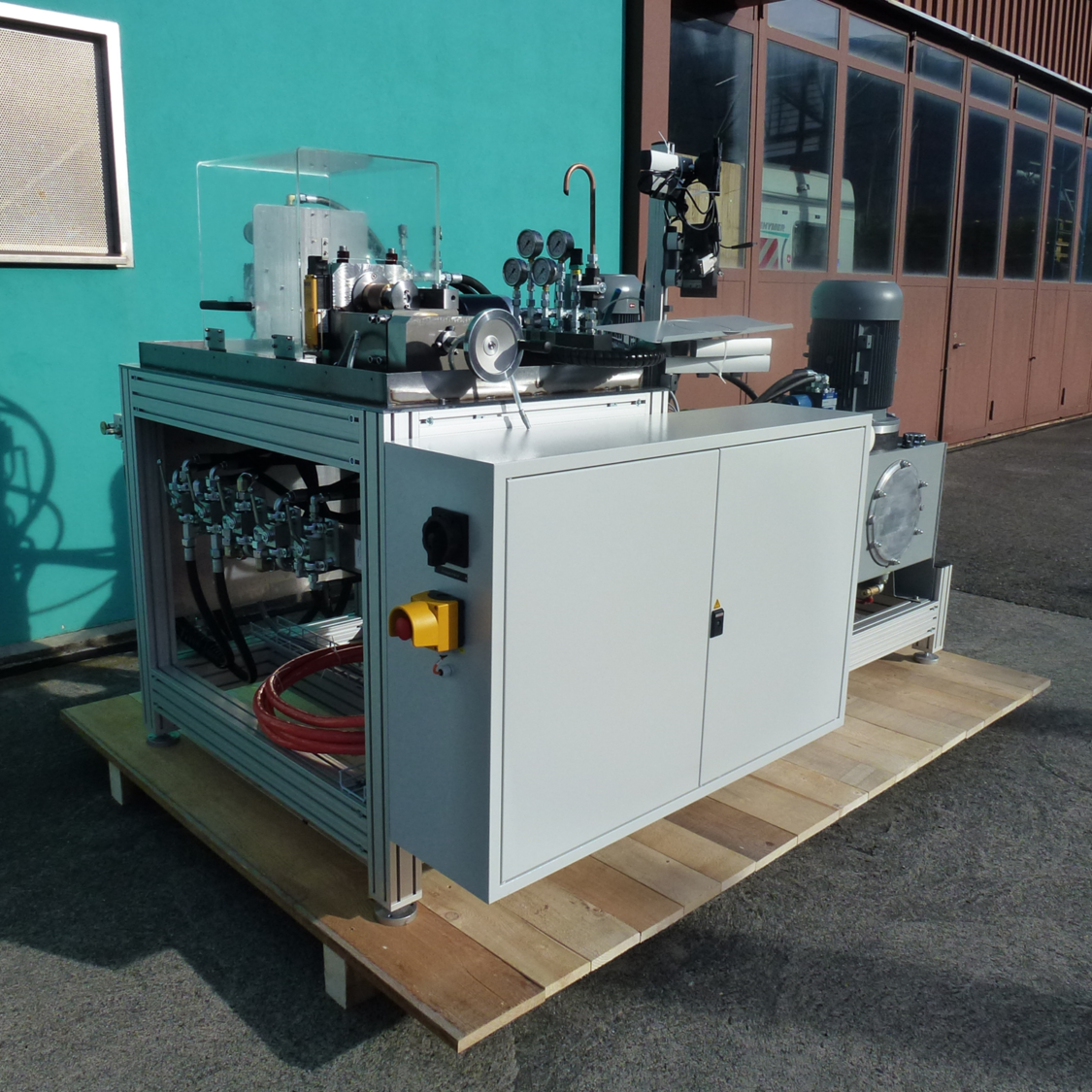 Entwicklung und Umsetzung eines Steuerkantenprüfstands mit integrierter Spül- und Reinigungsfunktion zur Qualitätssicherung von hydraulischen Ventilkomponenten.