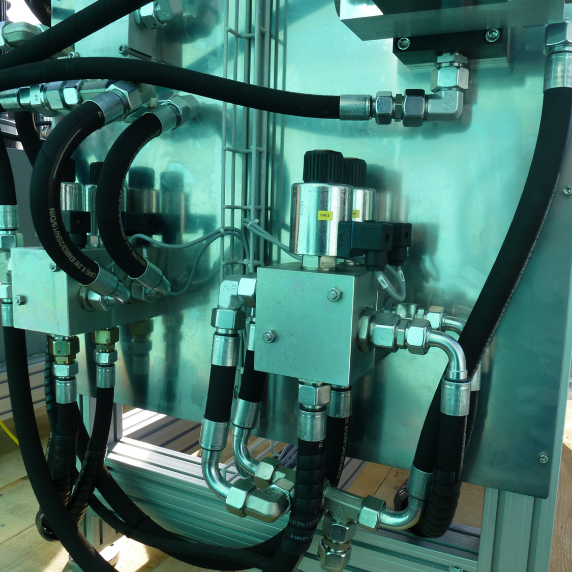 Entwicklung und Umsetzung eines Steuerkantenprüfstands mit integrierter Spül- und Reinigungsfunktion zur Qualitätssicherung von hydraulischen Ventilkomponenten.