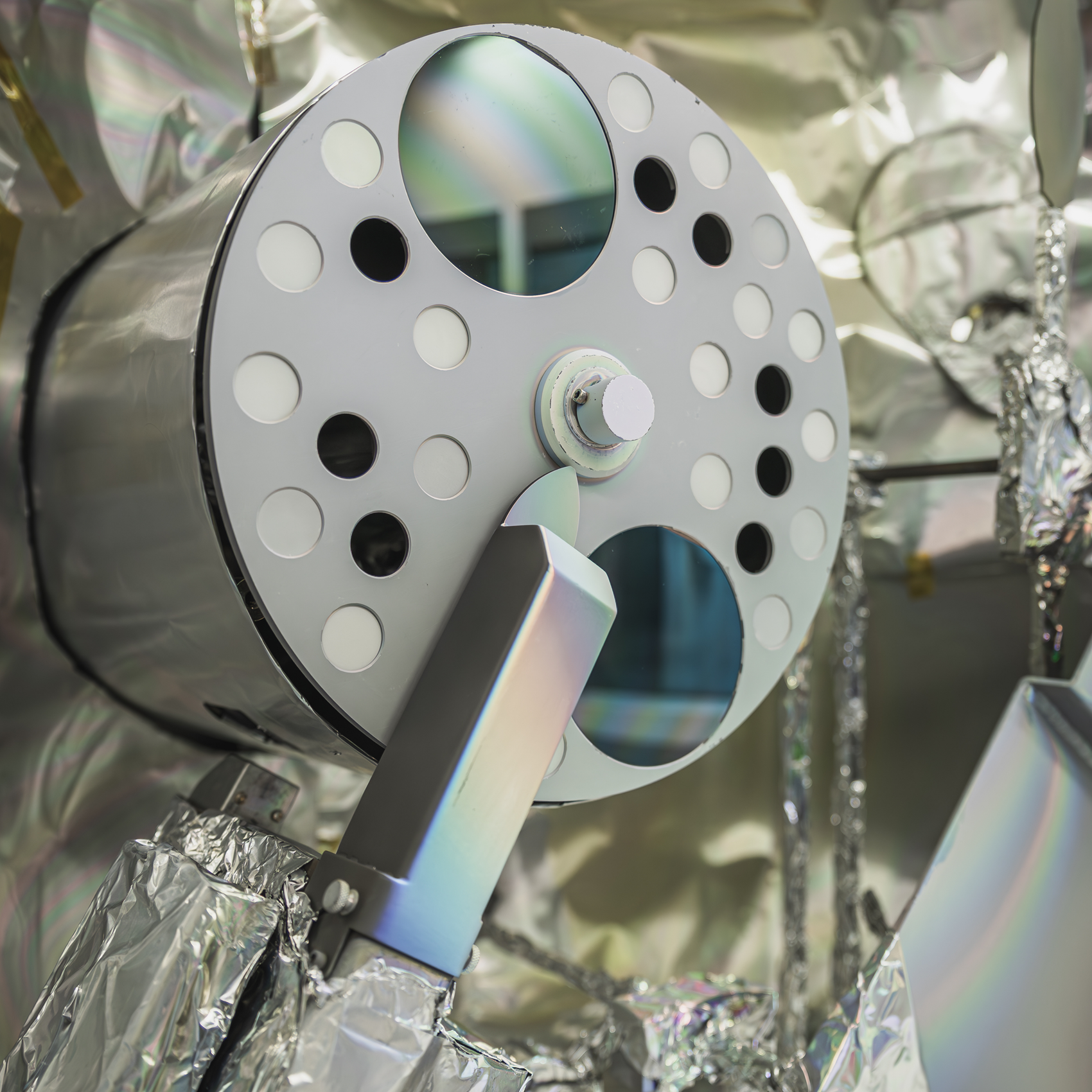 Kundenspezifischer Substrathalter für Anwendungen im Dual Ion Beam Sputtering (DIBS).